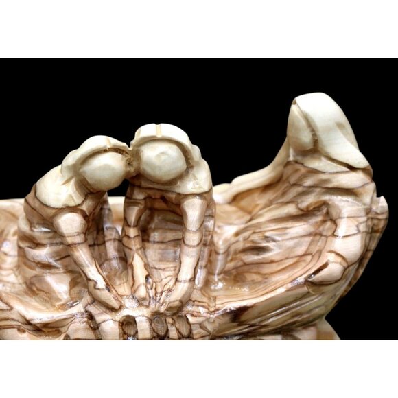 Vintage Collectable  Hand Carved (Olive Wood?) Figurine of Jesus and his Discipl - Picture 8 of 13